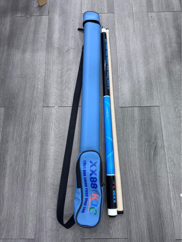 Cơ bida Starter Cue X88KJC - Màu xanh - Ngoại hình 98% - Có vết cấn ở chuôi, cong nhẹ - kèm ngọn mộc, túi đựng