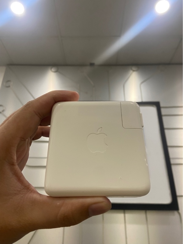 Cốc sạc Macbook 96W - Màu trắng - Ngoại hình: 97% - Ố thân , xước thân - Body