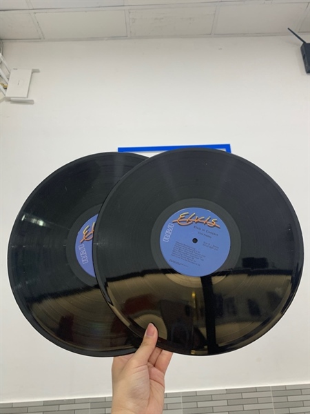 Combo 2 đĩa than Elvis In Concert - Elvis Presley - Màu đen - Ngoại hình: 98% - Box 1