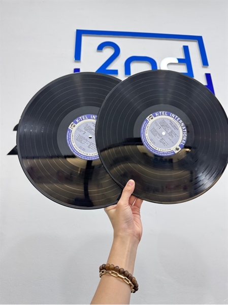 Combo 2 đĩa than Superstar - Donny Osmond - Màu đen - Ngoại hình: 98% - Box 1