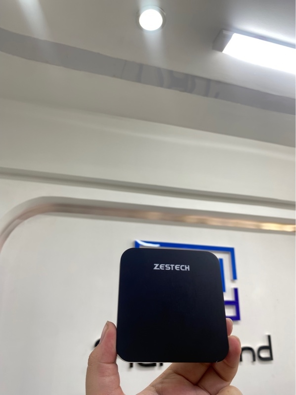 Cục chuyển đổi di động Android Box Zestech Snapdragon 450 - 4/64gb - Điện nối trực tiếp với oto, bản sim, thẻ nhớ - Màu đen - Ngoại hình 98% - Kèm box dây usb c, cục chuyển usb qua c - Còn BH