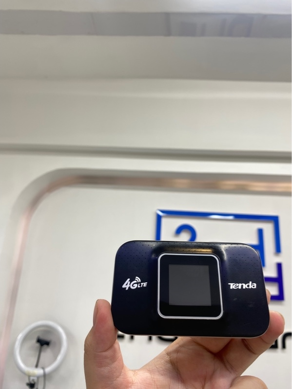 Cục phát wifi Tenda 4G185 - Màu đen - Ngoại hình 97% - Kèm 1 pin