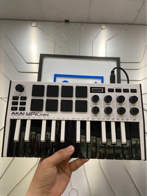 Đàn Akai MPK Mini MK3 - Màu trắng - Ngoại hình: 97% - Kèm dây USB