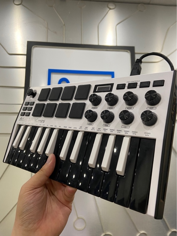 Đàn Akai MPK Mini MK3 - Màu trắng - Ngoại hình: 97% - Kèm dây USB