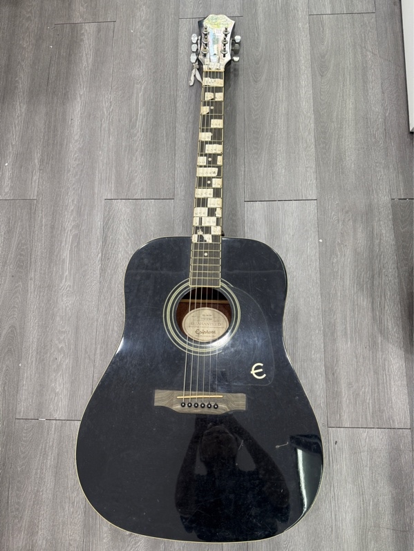 Đàn guitar acoustic Epiphone - model DR-100EB - Màu đen - Ngoại hình 97% - trầy xước nhiều , cần đàn có dán giấy note , chốt khóa rỉ sét - Kèm túi