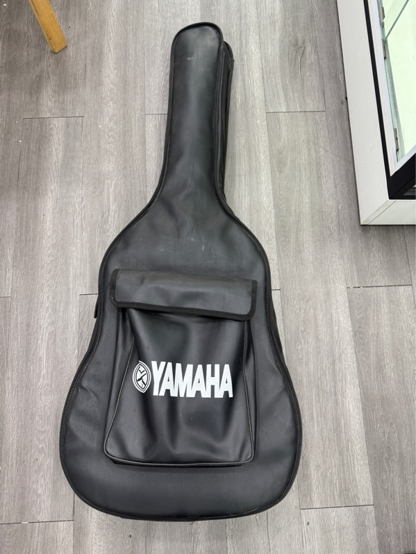 Đàn guitar acoustic Epiphone - model DR-100EB - Màu đen - Ngoại hình 97% - trầy xước nhiều , cần đàn có dán giấy note , chốt khóa rỉ sét - Kèm túi