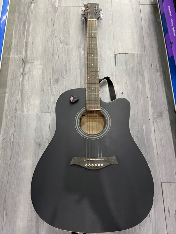 Đàn Guitar Acoustic No Name - Màu đen - Ngoại hình: 97% - Trầy xước nhiều, bể lưng nhẹ, đã thay 1 khoá đàn - Kèm túi, capo