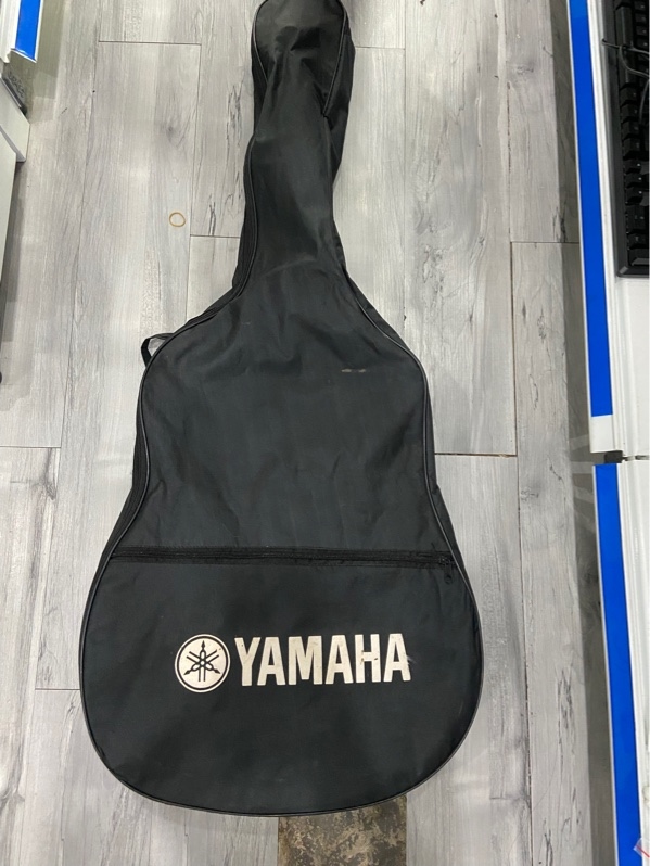 Đàn Guitar Acoustic No Name - Màu đen - Ngoại hình: 97% - Trầy xước nhiều, bể lưng nhẹ, đã thay 1 khoá đàn - Kèm túi, capo