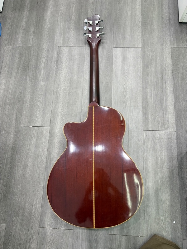 Đàn Guitar Acoustic no name - Màu nâu - Ngoại hình 97% - Cần đàn cấn nhẹ, nổ sơn,thùng đàn trầy xước - Kèm túi rách