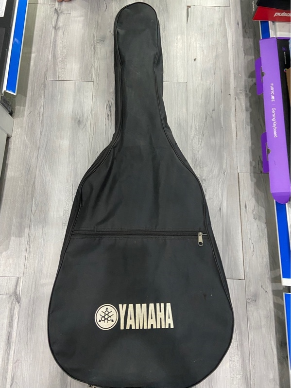 Đàn Guitar Acoustic Rosen R-135 - Màu đen - Ngoại hình: 97% - Nứt, cấn, trầy - Kèm túi
