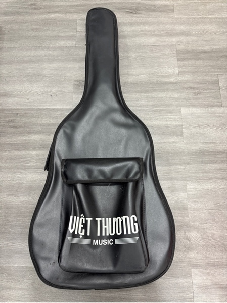 Đàn Guitar Acoustic Takamine ED1DCNS - Màu nâu - Ngoại hình 97% - Trầy xước nhiều , có vết dán keo - Kèm túi