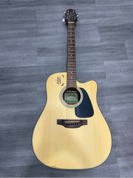 Đàn Guitar Acoustic Takamine ED1DCNS - Màu nâu - Ngoại hình 97% - Trầy xước nhiều , có vết dán keo - Kèm túi 1