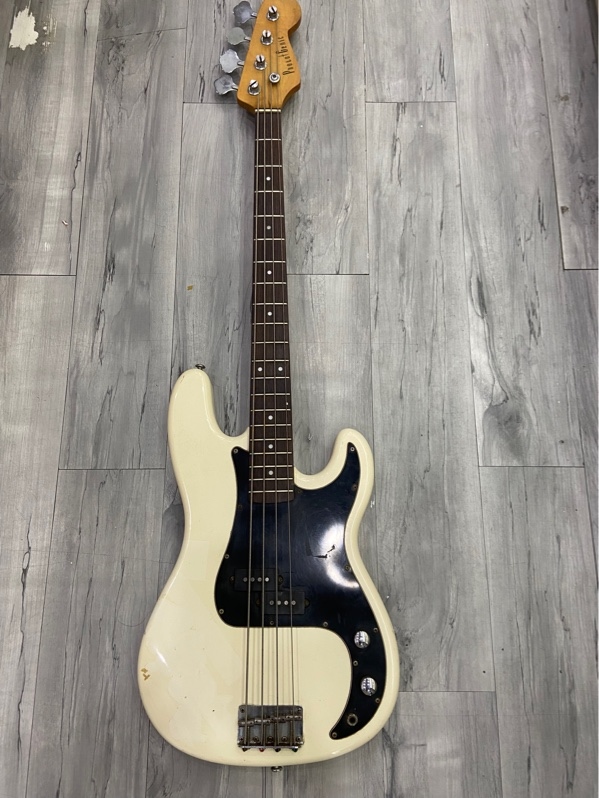 Đàn guitar Bass điện Photogenic 4 dây - Màu trắng - Ngoại hình: 97% - Kèm túi