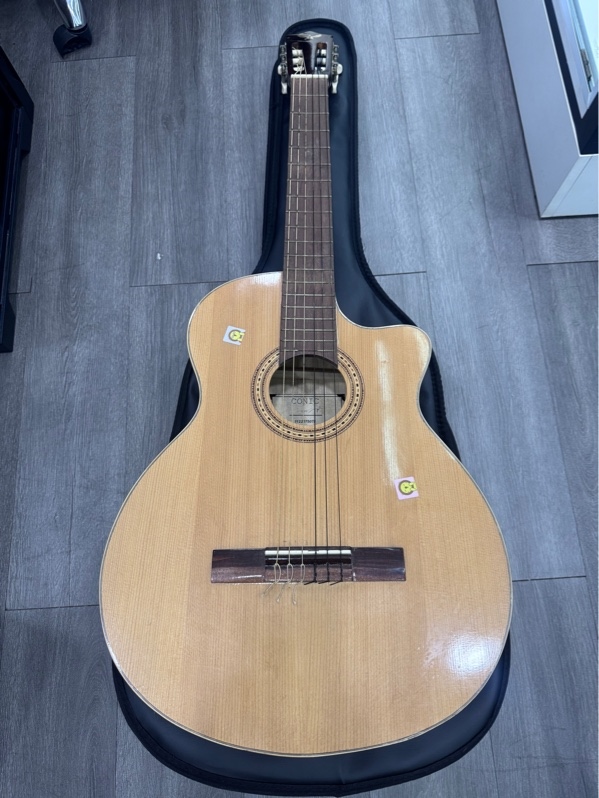 Đàn Guitar Classic Conic C20 - Màu nâu - Ngoại hình 97% - trầy xước - Kèm túi