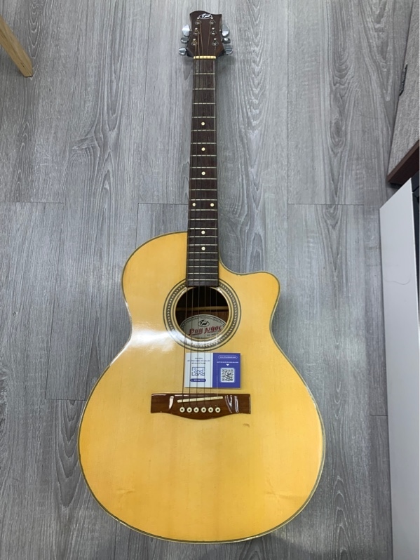 Đàn guitar classic Custom Duy Ngọc - Màu vàng - Ngoại hình: 97% - Đứt dây số 1, mài ngựa đàn - Body