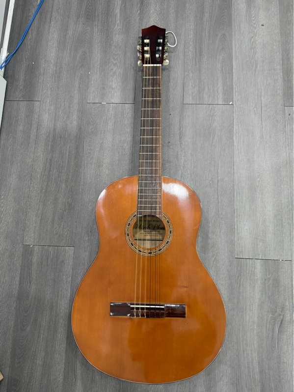 Đàn guitar classic Nhạc cụ Minh Phát - không model - Màu gỗ - Ngoại hình 98% - Kèm túi ( hư khoá kéo )