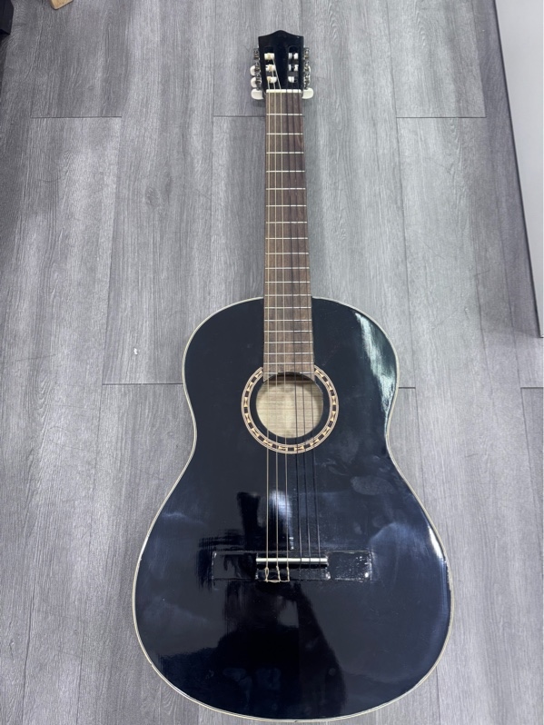 Đàn Guitar Classic No Brand - Màu đen - Ngoại hình 97% - Mặt sau thùng đàn trầy xước, cạnh tróc sơn, viền trầy - Body