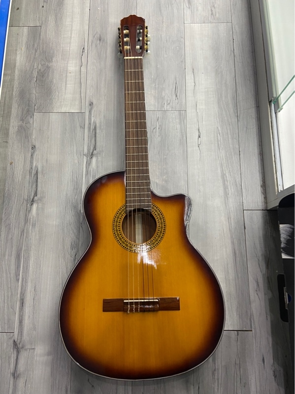 Đàn Guitar Classic No Name - Màu nâu - Ngoại hình: 98% - Kèm túi + capo
