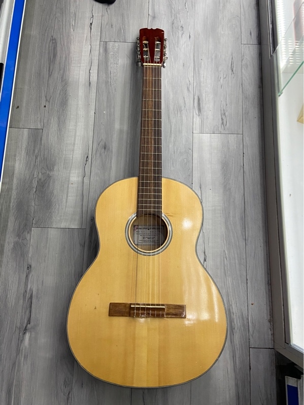 Đàn guitar Classic Noname - Màu nâu - Ngoại hình: 97% - Kèm túi