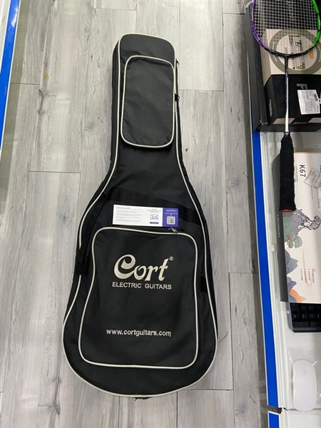 Đàn Guitar điện Cort CR100 - Màu đỏ - Ngoại hình: 96% - Dây rỉ sét nặng, trầy, bụi, thân đàn ố, ốc rỉ sét - Kèm túi 1
