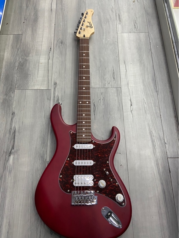 Đàn Guitar điện Cort G110 - Màu đỏ - Ngoại hình: 98% - Kèm túi + pick gảy