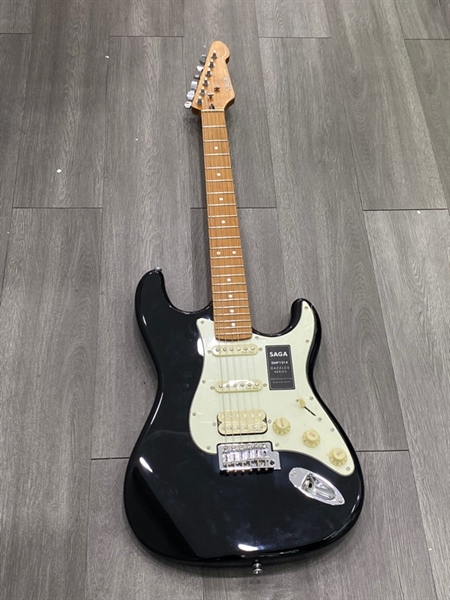 Đàn guitar điện Saga SMF1314 - Màu đen - Ngoại hình 99% - Kèm túi , 1 dây kết nối , 1 dây đeo , 2 gãy đàn , 1 capo , 1 cây chỉnh đàn 1