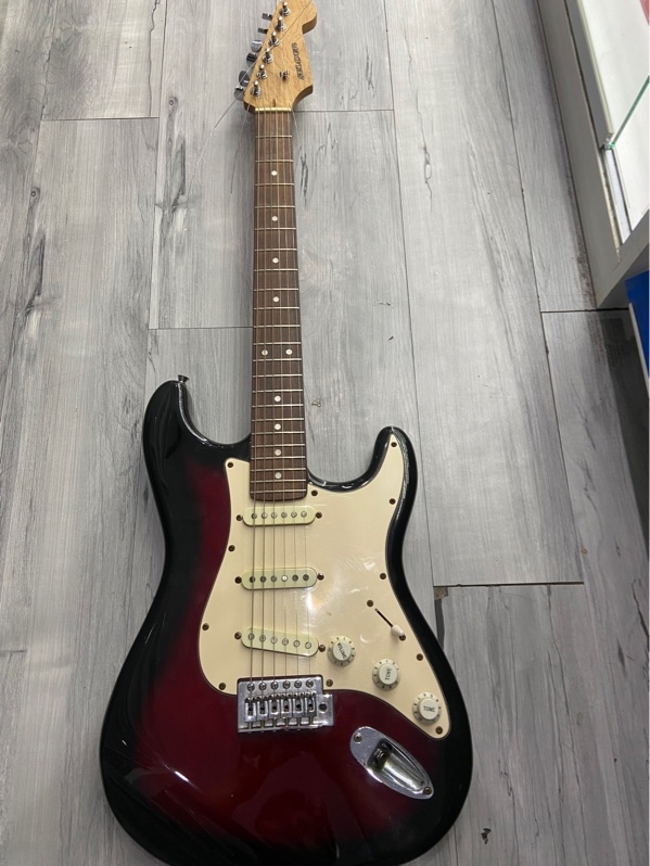 Đàn guitar điện Selder Stratocaster - Màu trắng đen - Ngoại hình: 97% - Kèm túi + dây kết nối