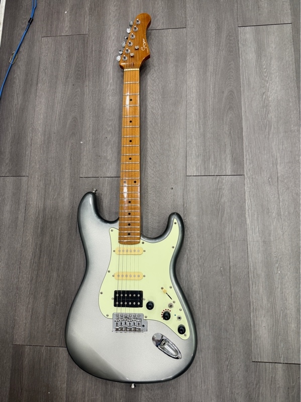 Đàn guitar điện Smiger model L-G2-i3 - Màu xám - Ngoại hình 97% - trầy xước , dây rỉ sét - Kèm túi