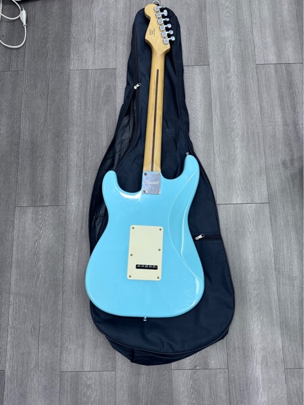 Đàn guitar điện Squier by Fender Stratocaster - Màu xanh - Ngoại hình 97% - Trầy xước - Kèm túi