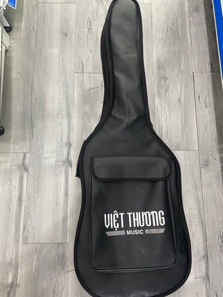 Đàn Guitar điện Squier Sonic Start HSS Maple Black - Màu đen - Ngoại hình: 97% - Mất nắp sau, không cần nhún, gỗ trên thân ố nhiều, nhiều chỗ bị sét, đứt 1 dây đàn - Kèm túi 2