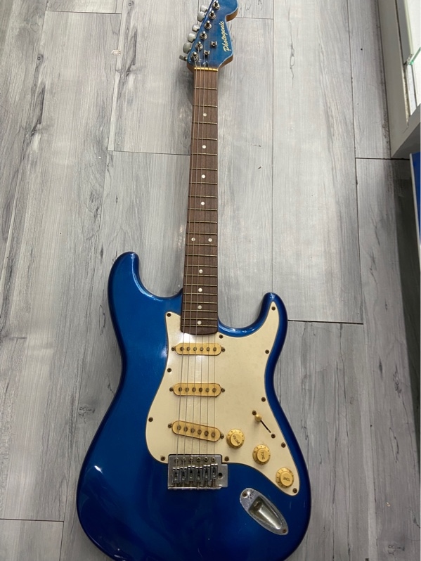 Đàn Guitar Điện Stratocaster - Màu xanh - Ngoại hình: 96.5% - Dây rỉ sét - Kèm túi