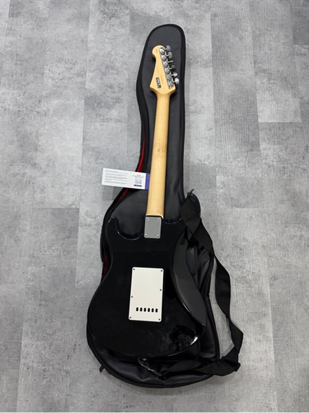 Đàn Guitar Điện Yamaha Pacifica 012 - Màu đen - Ngoại hình 97% - Trầy , dây đàn rỉ , ốc , lỗ cắm rỉ sét , mất một ốc - Kèm túi đựng + Dây kết nối 1