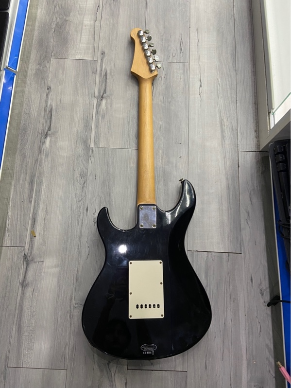 Đàn Guitar Điện Yamaha Pacifica PAC 012 - Màu đen - Ngoại hình: 97% - Ốc rỉ - Body