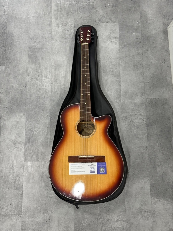 Đàn Guitar gỗ Noname - Màu nâu đậm - Ngoại hình 97% - Dây gỉ sét, rạn cần đàn, nứt núm chỉnh dây - Kèm túi