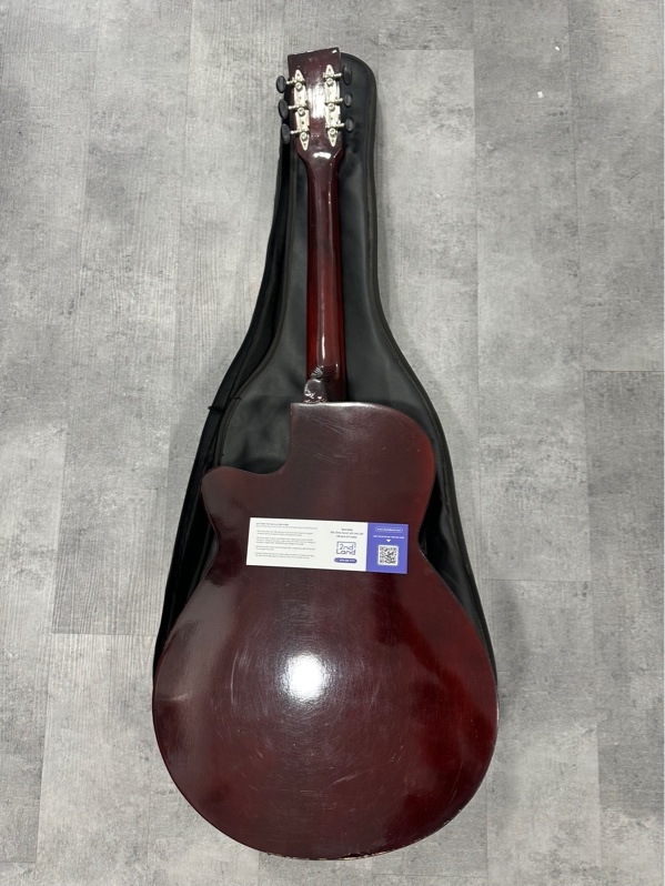 Đàn Guitar gỗ Noname - Màu nâu đậm - Ngoại hình 97% - Dây gỉ sét, rạn cần đàn, nứt núm chỉnh dây - Kèm túi