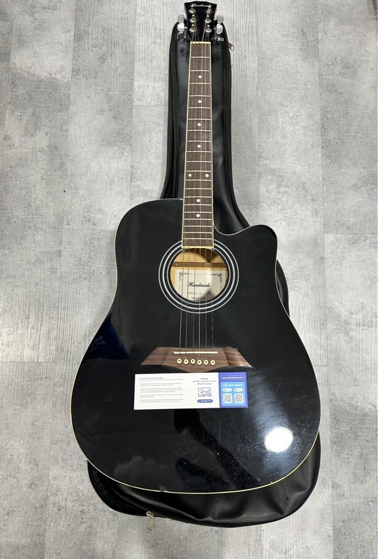 Đàn Guitar Handmade H41 - Màu đen - Ngoại hình 97% - Trầy xướt, đã thay 1 núm chỉnh dây đàn - Kèm túi
