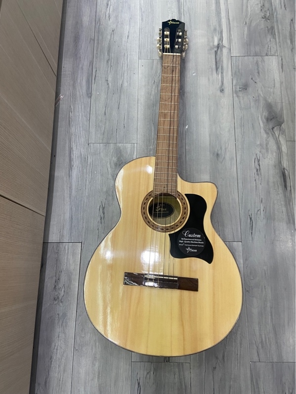 Đàn Guitar No Name - Màu nâu - Ngoại hình: 97.5% - Kèm túi