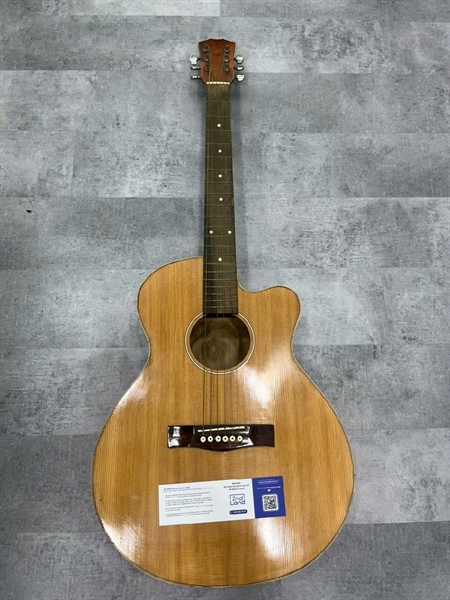 Đàn Guitar No Name - Màu nâu - Ngoại hình 97% - Rỉ sét - Kèm túi
