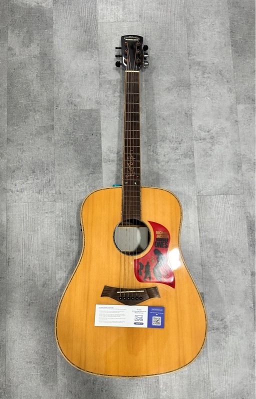 Đàn Guitar Noname - Màu nâu - Ngoại hình 96% - Trầy oxi hóa gỉ sét các núm chỉnh đàn, eq hoạt động chập chờn - Body