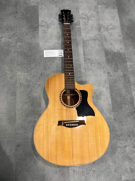 Đàn Guitar Noname - Màu nâu - Ngoại hình 97% - dây kẹp đàn rỉ sét - Kèm túi
