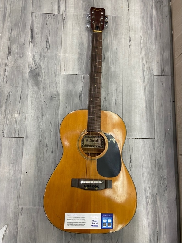 Đàn Guitar Noname - Màu nâu - Ngoại hình: 97% - Dây rỉ sét, trầy sơn khá nhiều - Kèm túi