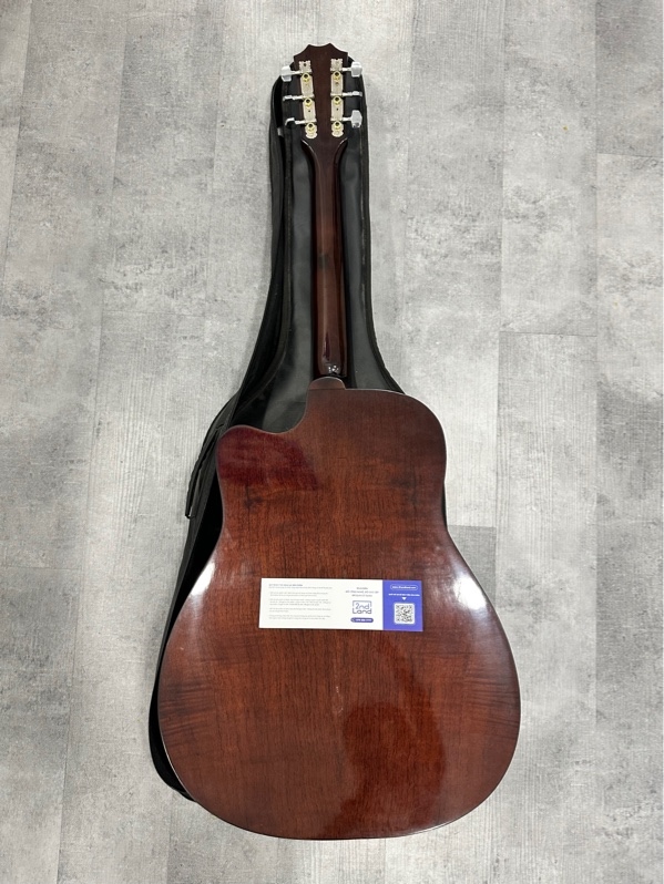 Đàn Guitar Noname - Màu nâu - Ngoại hình 97% - Mặt lưng đàn rạng nứt 1 đường dài, dây gỉ sét - Kèm túi