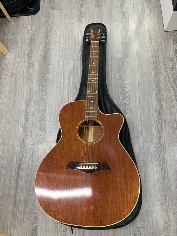 Đàn Guitar noname - Màu nâu - Ngoại hình: 98% - Kèm túi