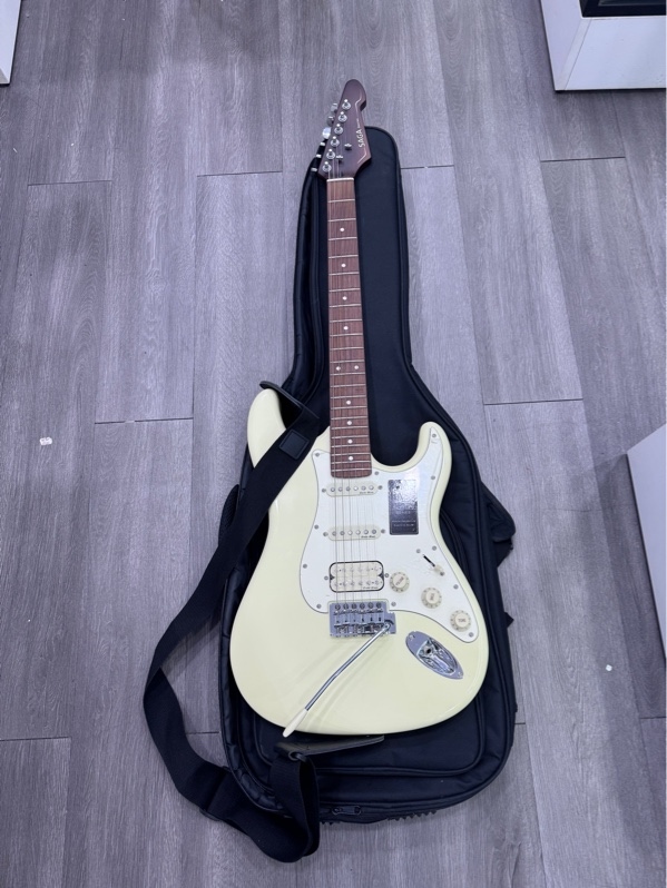 Đàn guitar Saga Dazzles SMF1314HSB - Màu be - Ngoại hình 98% - Kèm 1 bao đàn, 1 dây đeo, 1 dây 6.5mm