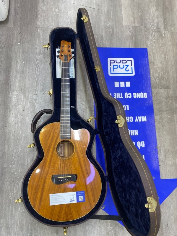 Đàn guitar Tacoma EKK 19C - Màu nâu gỗ - Ngoại hình 97% - Ngoại hình tróc phủ, cấn nhẹ - Kèm hòm