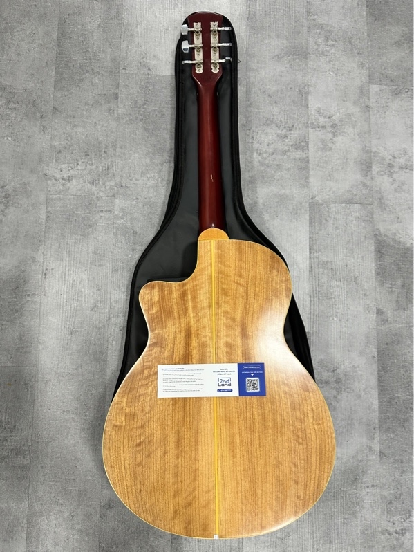 Đàn Guitar Tập chơi - Màu nâu - Ngoại hình 97% - Dây đàn rỉ sét nhẹ, chi tiết kim loại bị oxy hóa - Kèm túi + Capo