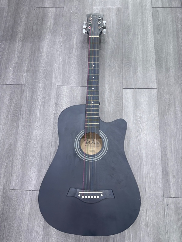 Đàn guitar Woim - Màu đen - Ngoại hình 97% - Trầy nhiều, dính keo, rỉ khoá, cong cần nhẹ - Body