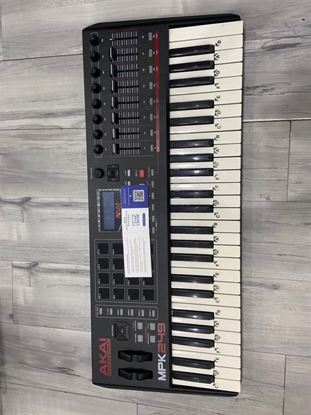 Đàn MIDI Keyboach Controller Akai MPK249 - Màu đen - Ngoại hình: 97% - Mất miếng nhựa 1 nút, lờn 1 phím - Body - Kèm nguồn 1