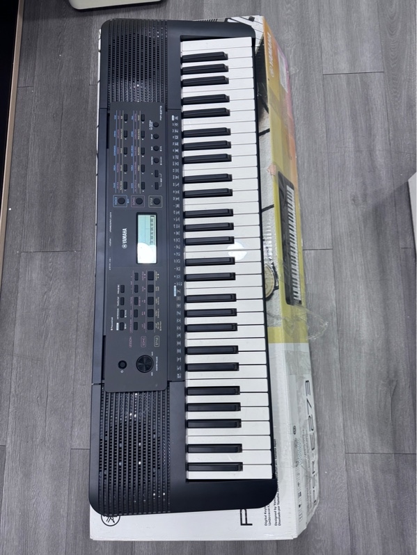 Đàn Organ Yamaha PSR E273 - Màu đen - Ngoại hình 98% - Xước nhẹ - Fullbox, kèm 1 stand