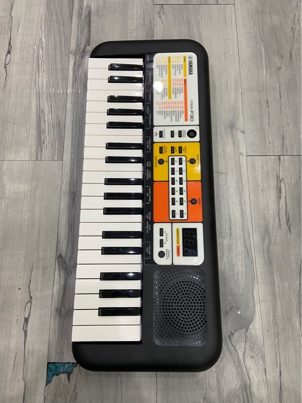 Đàn Organ Yamaha Pss-E30 - Màu đen - Ngoại hình: 98% - Kèm Box